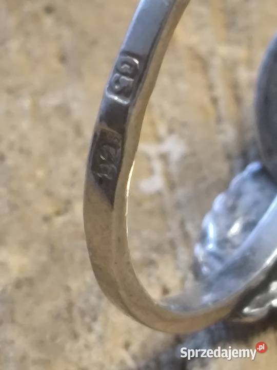 Srebrny pierścionek z bursztynowym oczkiem G5 Mysłowice