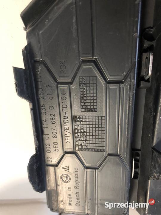 Skoda Octavia III prawa kratka boczna zderzaka Części samochodowe Rzeszów sprzedam