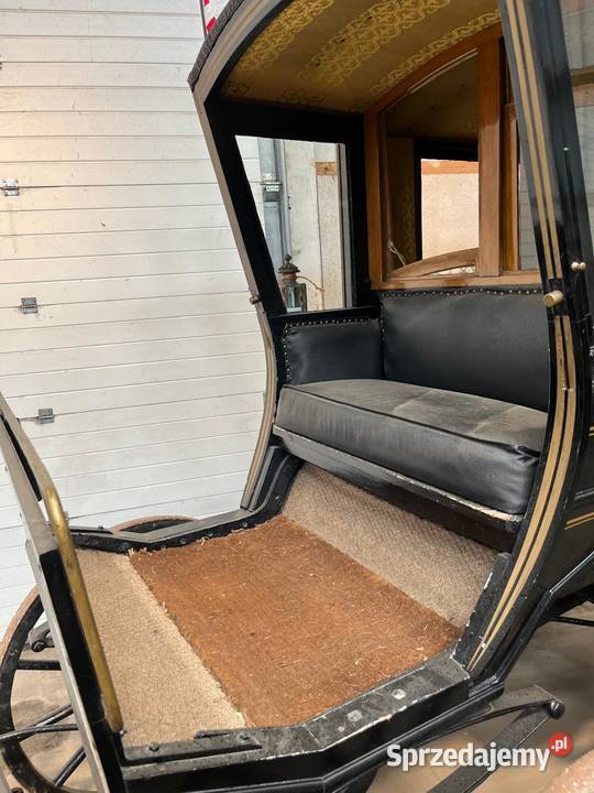 Bryczką konną Antyki Tawęcino