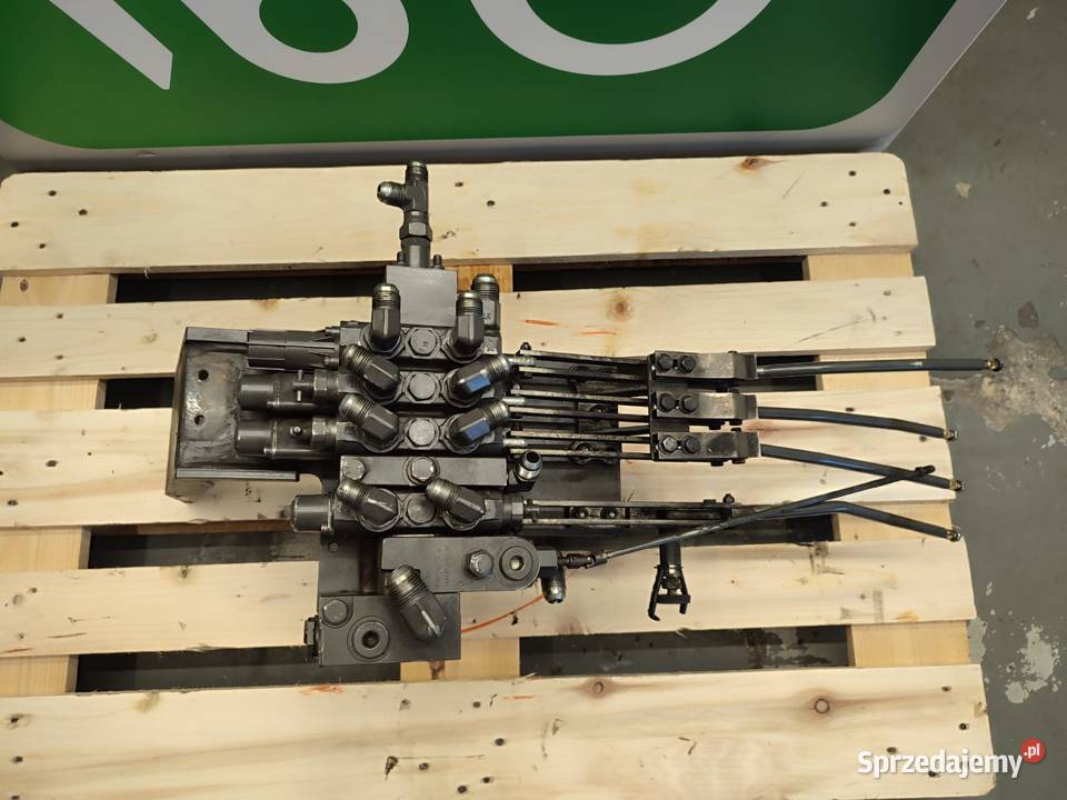 Rozdzielacz hydrauliczny R907282735 Valtra N123 Pozostałe wielkopolskie sprzedam