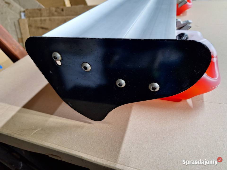 Spojler na tylną klapę Banie