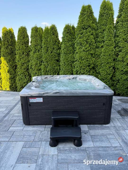Jacuzzi Classic z masażem 6HP i 63 dyszami Jacuzzi Rzeszów