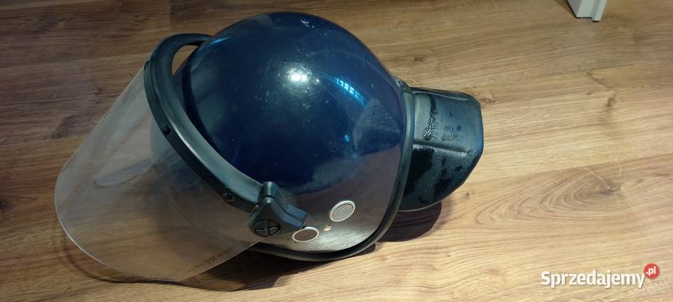Hełm policji angielskiej odpowiednik naszegozomo Jarosław