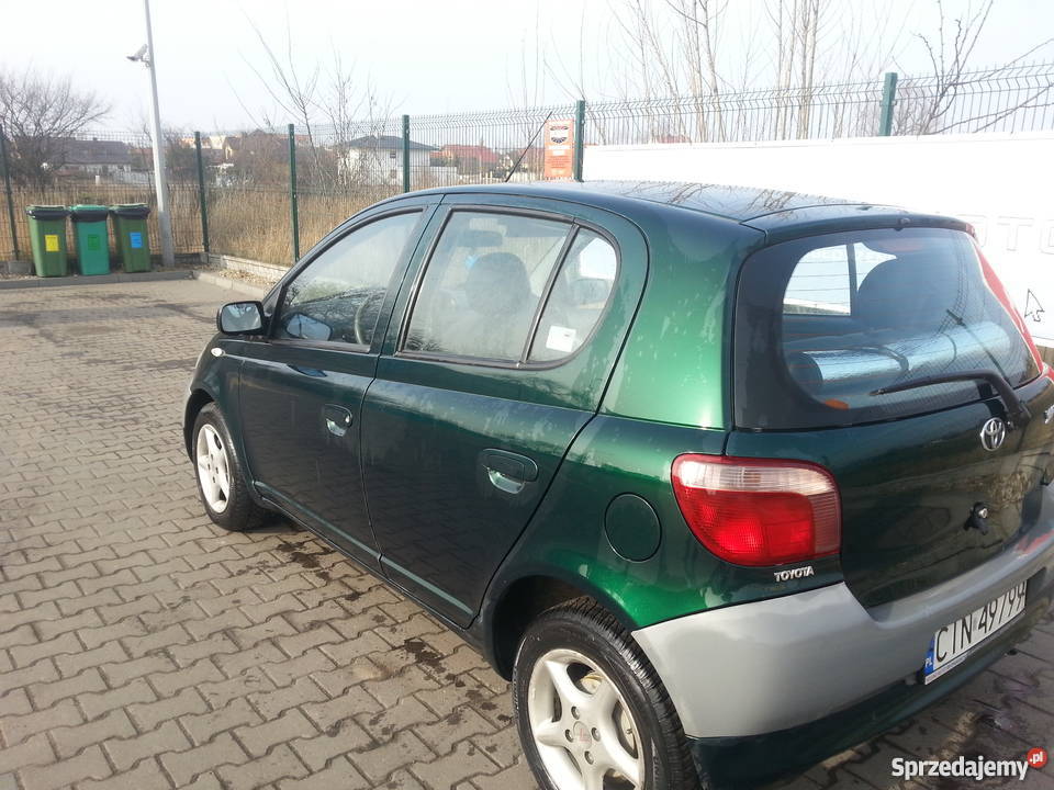 Toyota Yaris zielony metalik wersja Japońska Inowrocław