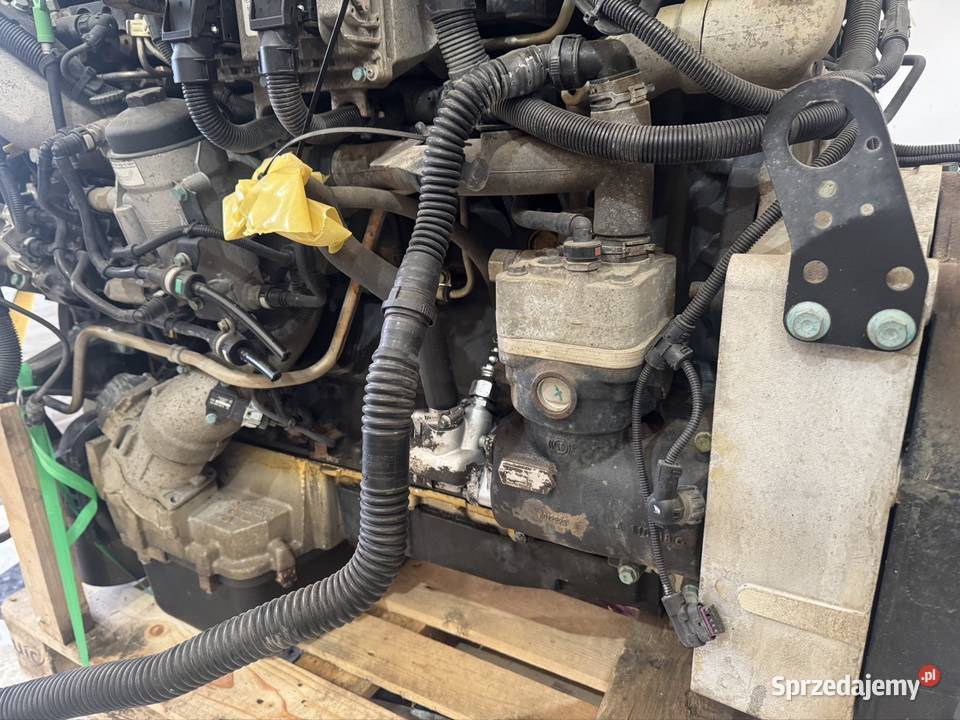 Silnik Głowica Blok Wał Pompa Części D2676LF51