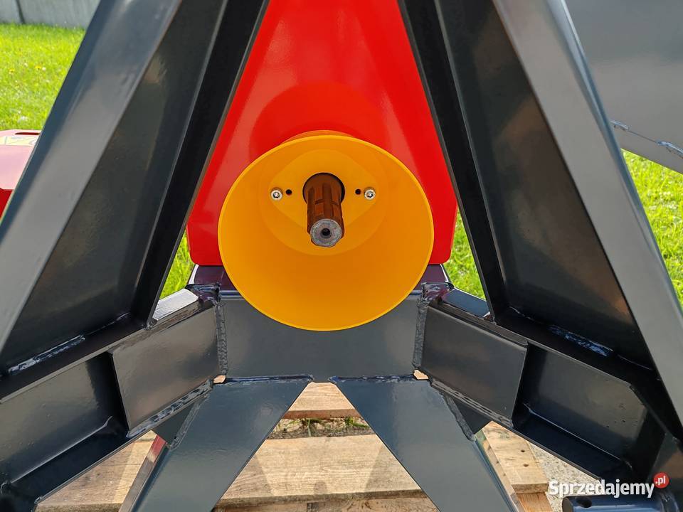 MOCNY Rębak walcowy do gałęzi drewna traktora HR Nasielsk