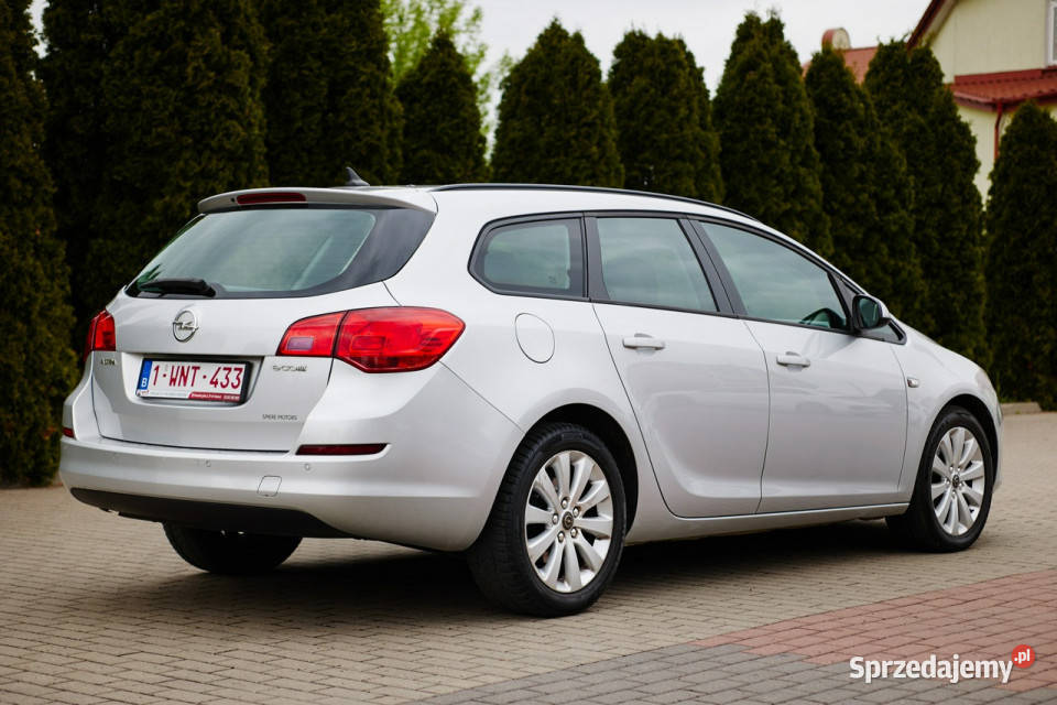 Opel Astra Sports Tourer J 20092019 srebrny Rzekuń