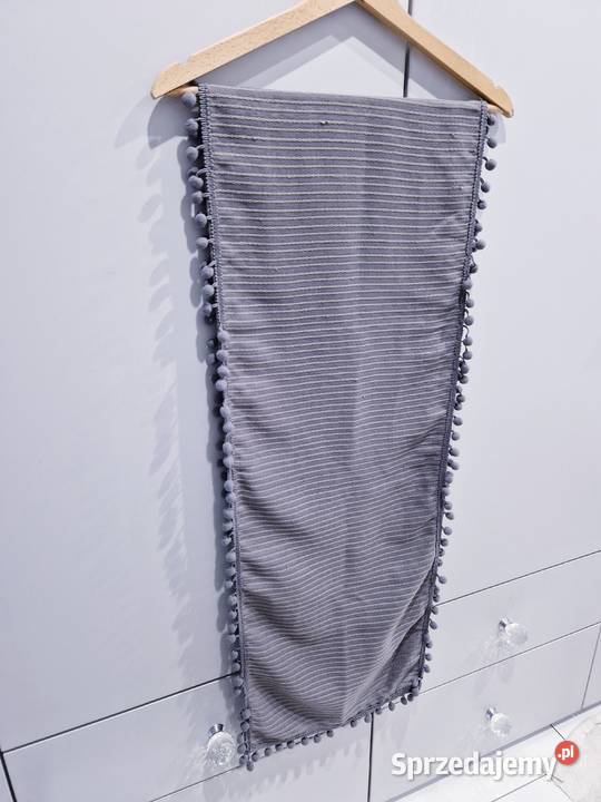 Bieżnik na stół z pomponikami Dąbrowa Górnicza