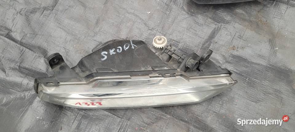 SKODA YETI 5L LIFT HALOGEN PRAWY PRZÓD 1323 Ruda Śląska