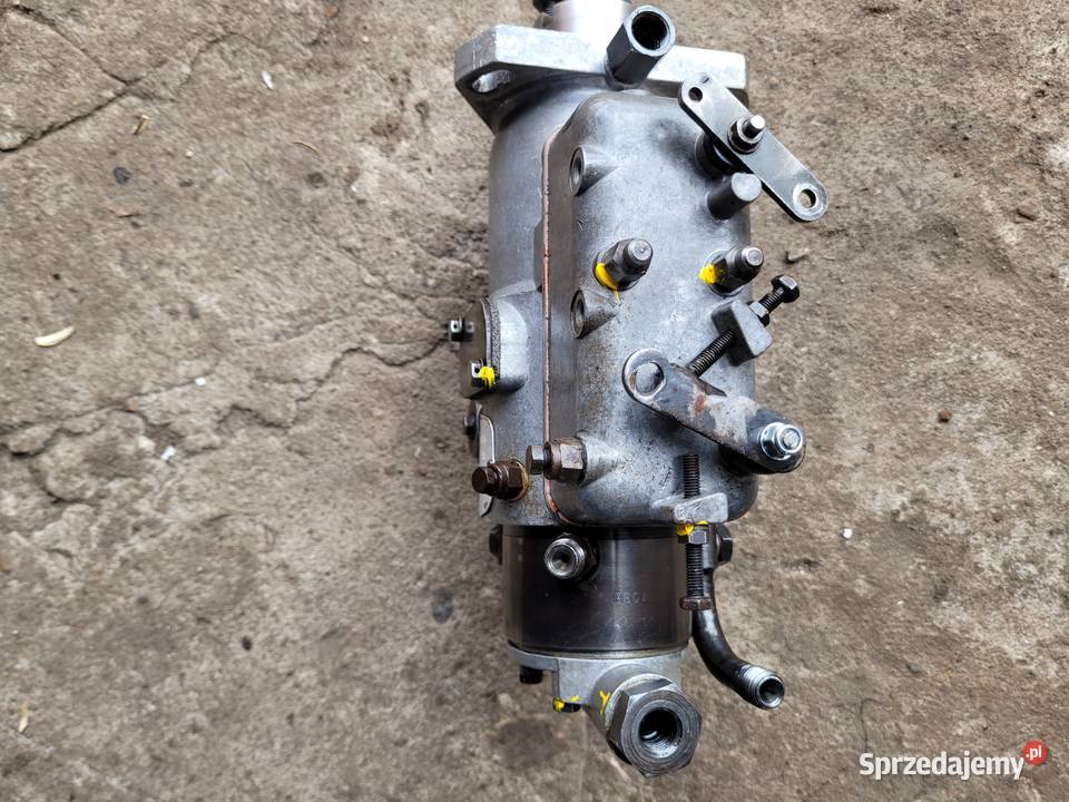 Pompa wtryskowa ursus c360 3p 2812 3512 MF 255 Łochów sprzedam