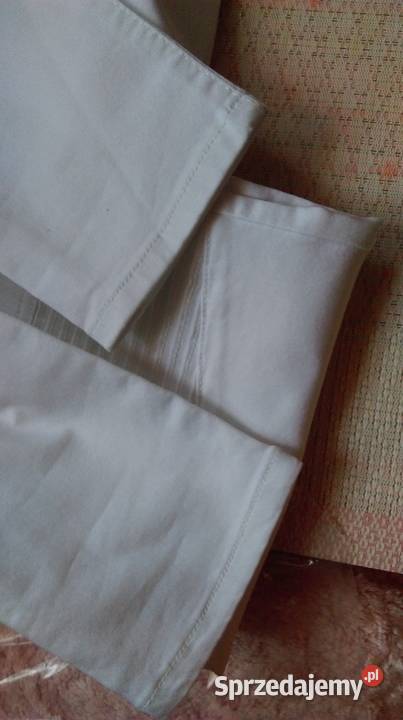 40 ZARABiałe spodnie rurki ze zdobieniem z Zara Spodnie Kraków