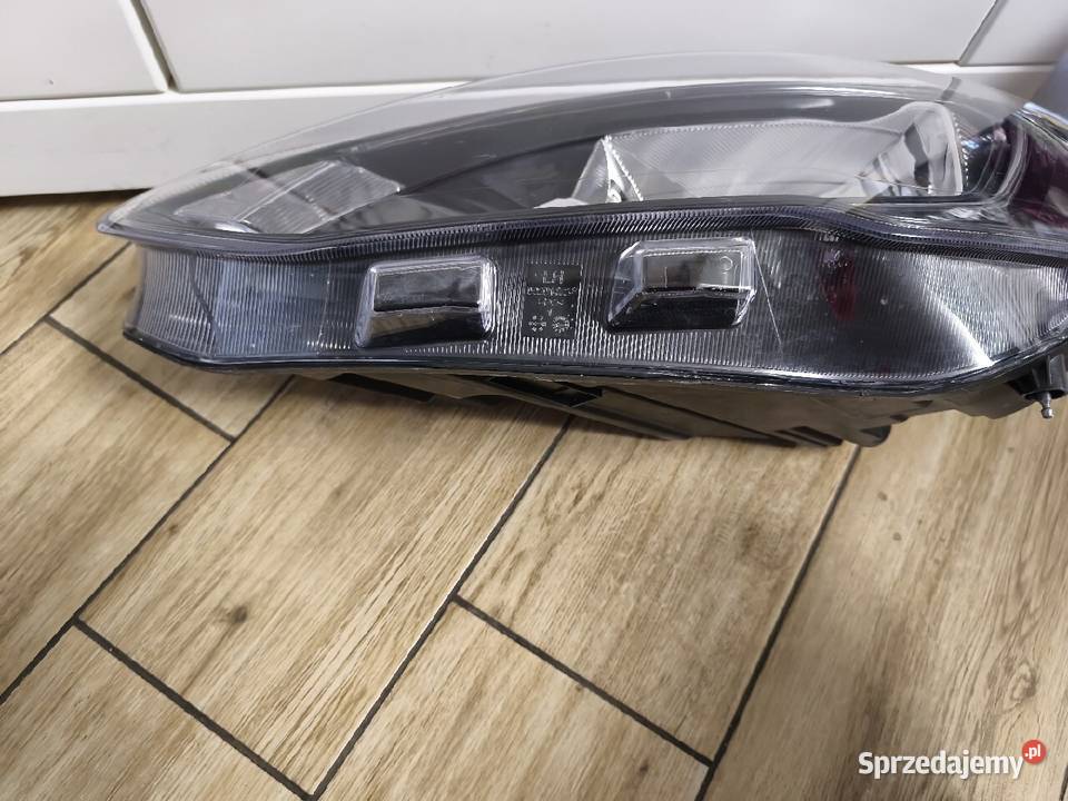 Lampa lewa przednia Ford Focus JX7B13W030CE sprzedam