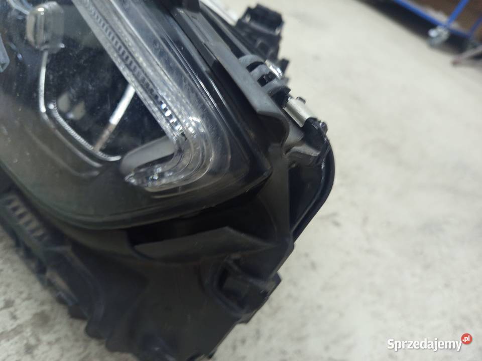 Reflektor prawy Merc c klasa LED 21 roku org osobowe Rzeszów sprzedam