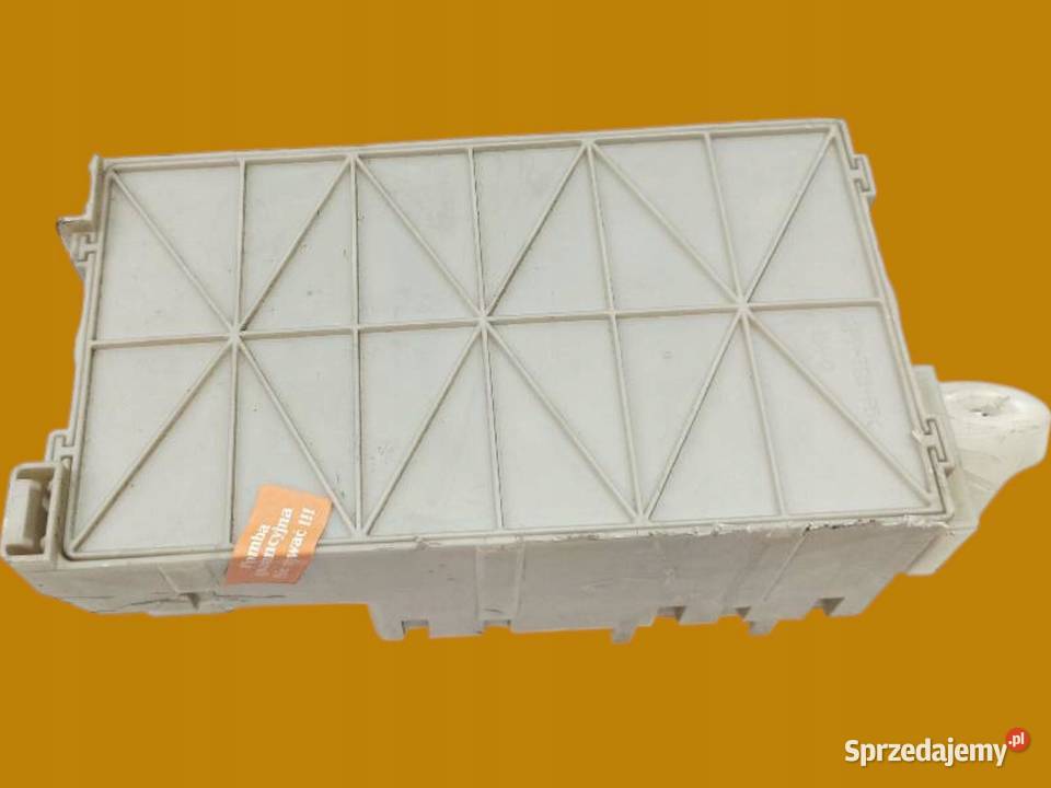SKRZYNKA BEZPIECZNIKÓW 827334261 20 D 115 Toyota Rok produkcji 2005 sprzedam
