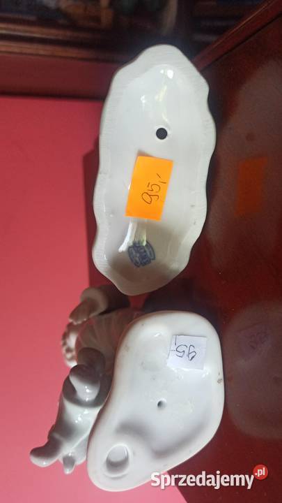 Figurka Niemowlak z Misiem Bez sygnatury Gdańsk