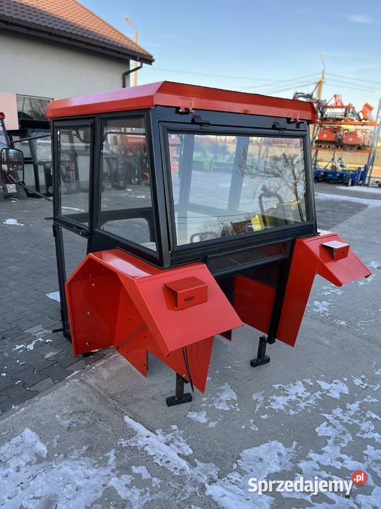 Kabina ciągnikowa do MF 235 z błotnikami sprzedam