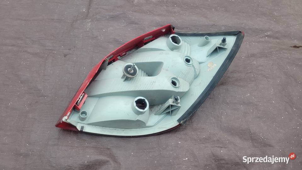 SKODA FABIA II 5J LAMPA TYŁ LEWA 5J6945095 Części samochodowe Ruda Śląska
