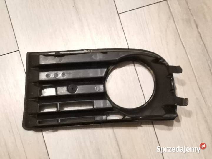 VW GOLF V 0309 PRAWA KRATKA ATRAPA HALOGENU Międzychód