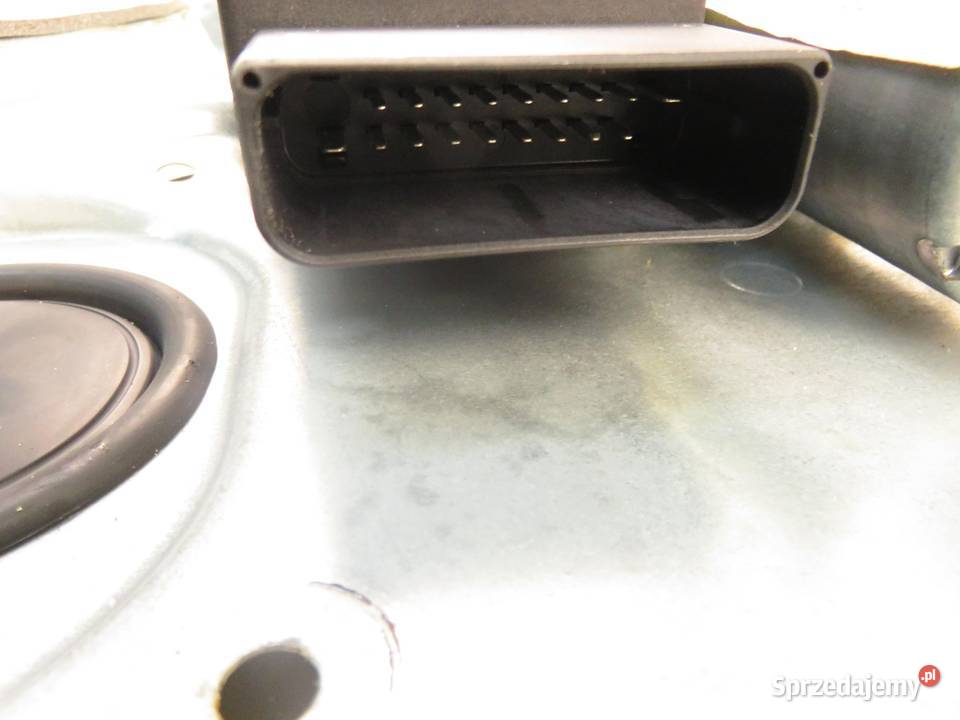 PODNOŚNIK SZYBY PRAWY TYLNY VW PASSAT B5 Variant