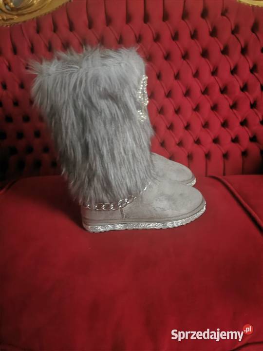 Nowe buty damskie z futerkiem w kolorze szarym z inna
