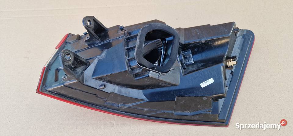 SKODA SUPERB III 3 KOMBI LAMPA TYLNA TYŁ LEWA osobowe