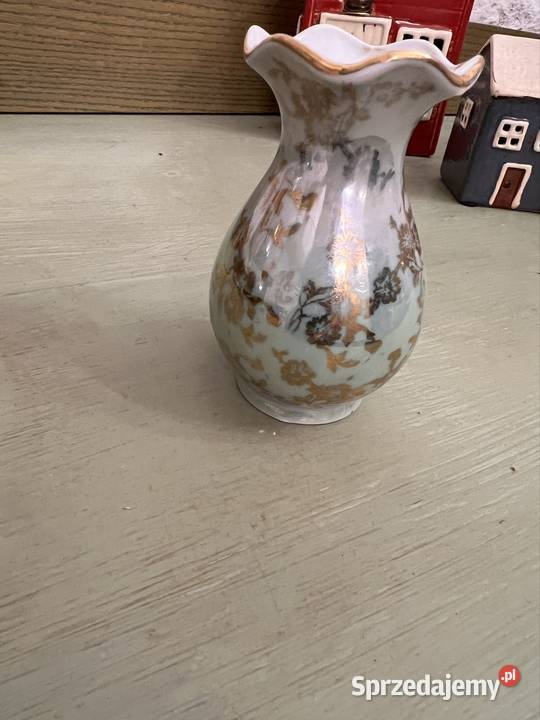 Sygnowany uroczy porcelanowy wazonik Żarki-Letnisko