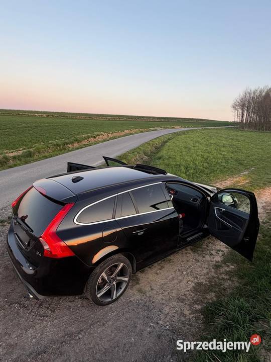 Volvo V60 D4 RDesign 181 Automat Szyberdach Rok produkcji 2014 sprzedam