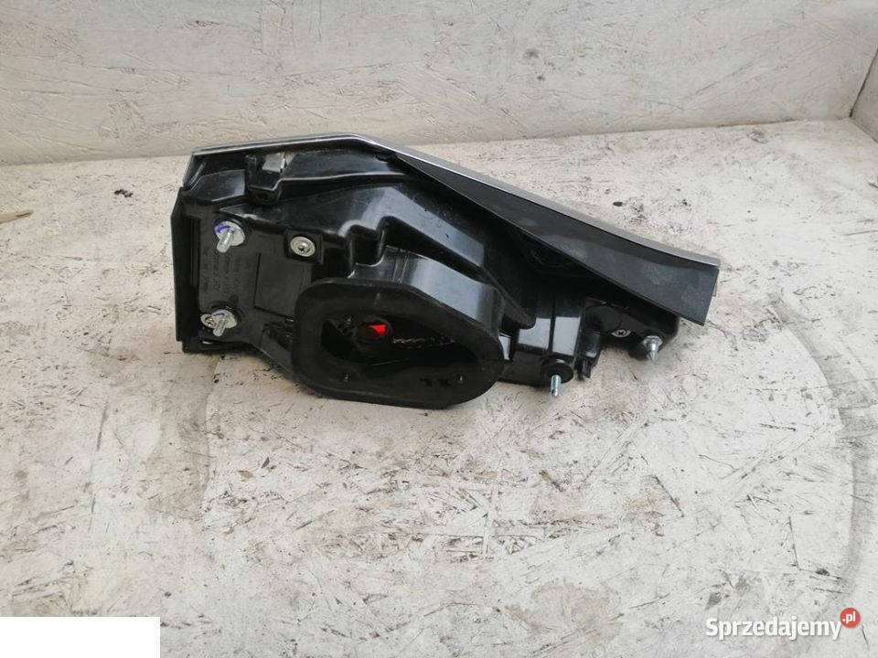 Toyota Corolla e21 lampa w klapę lewy tył SEDAN Kozubszczyzna