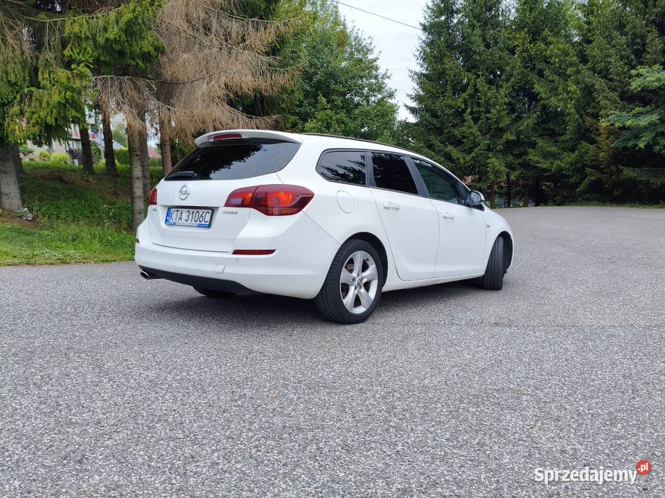 Opel Astra J Sports Tourer 14 Turbo 140 2011r Rok produkcji 2011 Szynwałd