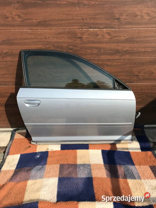 DRZWI PRAWY PRZÓD PRAWE PRZEDNIE AUDI A3 S3 8P Części samochodowe małopolskie Barwałd Dolny