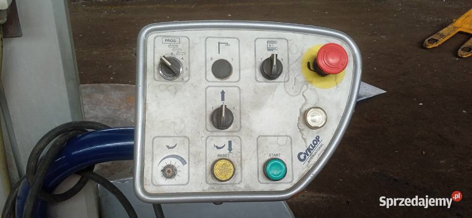 Półautomatyczna owijarka do palet CYKLOP Łódź