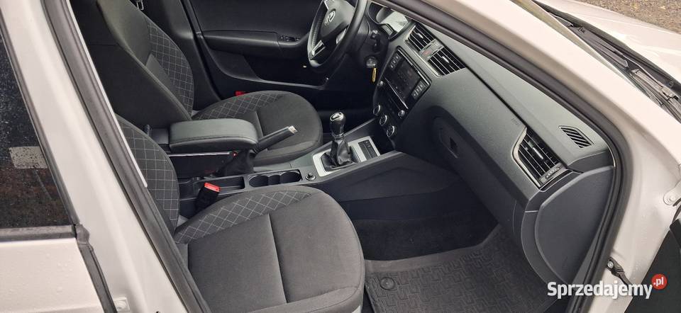 sprzedam Octavie kombi 2019r
Samochód 100 ESP Przeginia