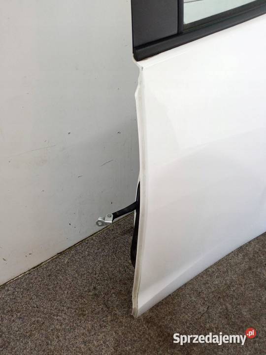 DRZWI LEWE TYŁ 040 Toyota Yaris IV 2020