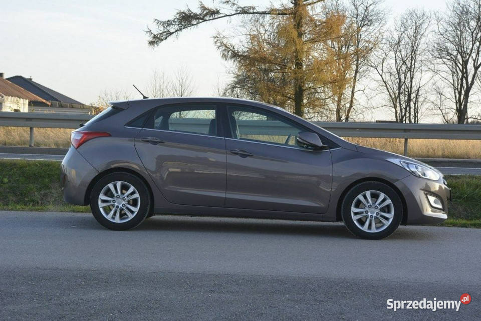 Hyundai i30 14 MPI Benzyna gwarancja przebiegu isofix Sędziszów Małopolski sprzedam