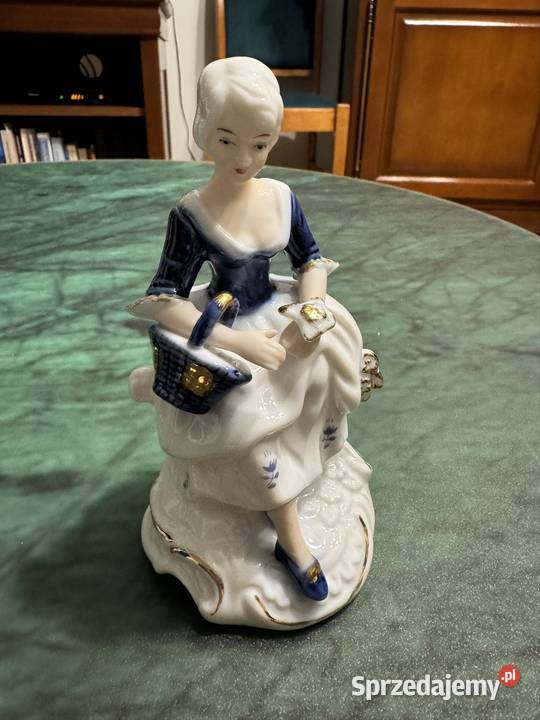 Figurka porcelanowa z czasów PRL lata 80 te dama Częstochowa