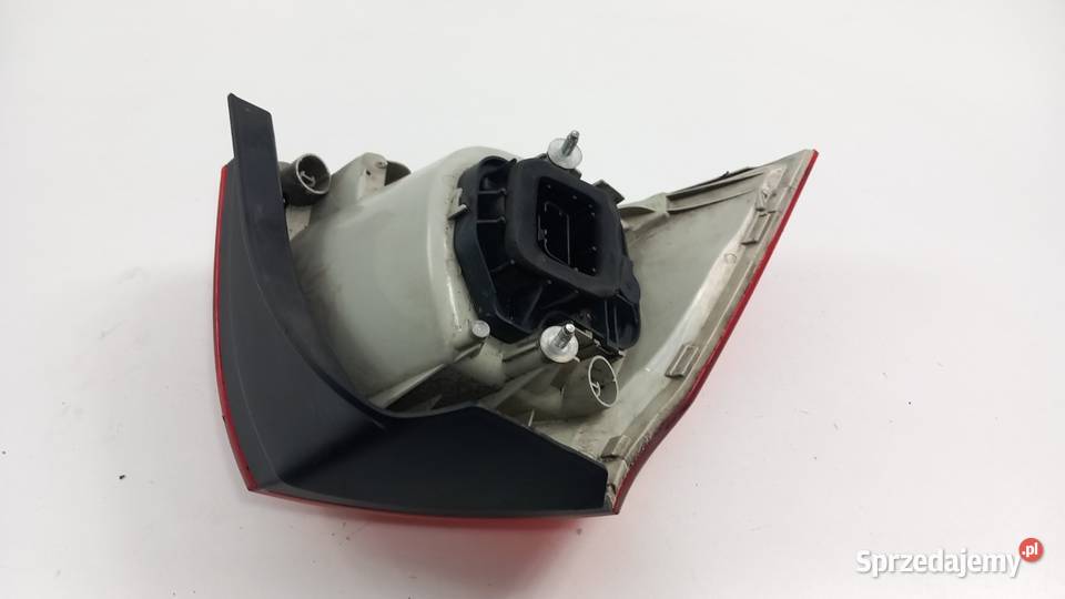 VW GOLF V HB LAMPA TYŁ PRAWA Zbierkowo
