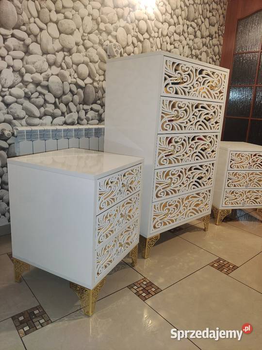 Zestaw komplet komoda dwie szafki nocne Meble do sypialni sprzedam