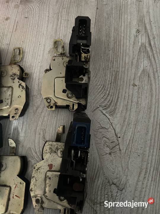 BMW E36 sedan zamek drzwi Nowa Sól