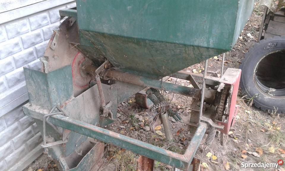 Sadzarka do ziemniaków montowana na pług nieuszkodzony świętokrzyskie Bałtów