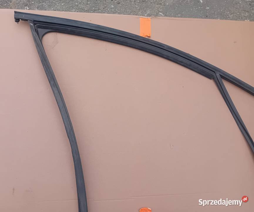 Renault Captur I uszczelka drzwi przednia lewa Przeźmierowo