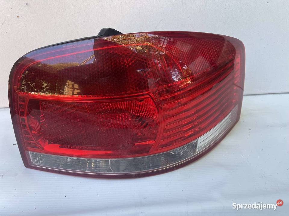 AUDI A3 PRAWA LAMPA TYŁ 8P0945096 Części samochodowe Ostroróg