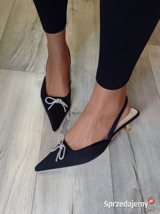 43 Czarne bogato zdobione czółenka wieczorowe z małopolskie