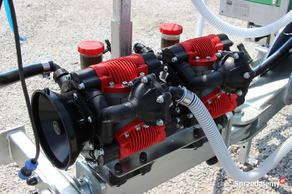 Opryskiwacz zaczepiany przyczepiany hydrauliczny Rogóźno