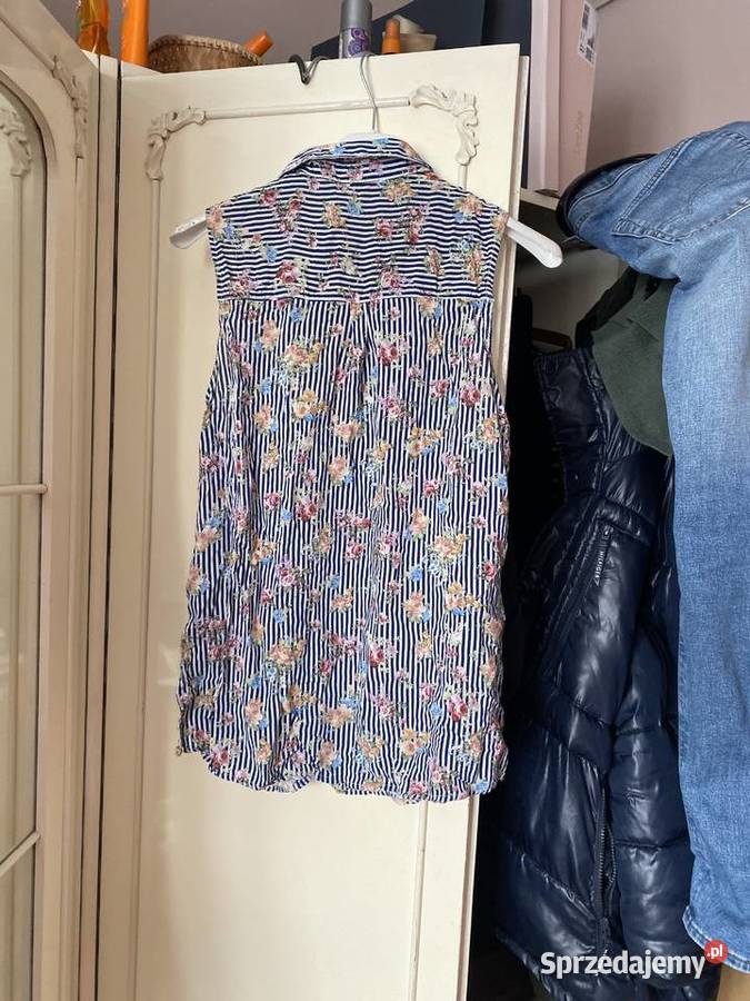 Bluzka PullBear z kołnierzykiem w prążki kwiaty Bluzki i koszule Kraków