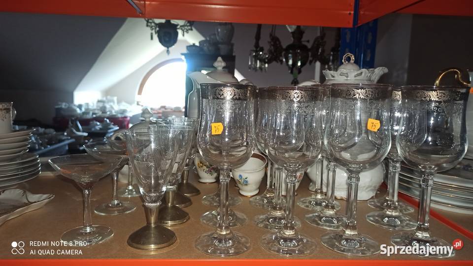 Kieliszek na cynowej nóżce
Szlif w gwiazdki pomorskie sprzedam