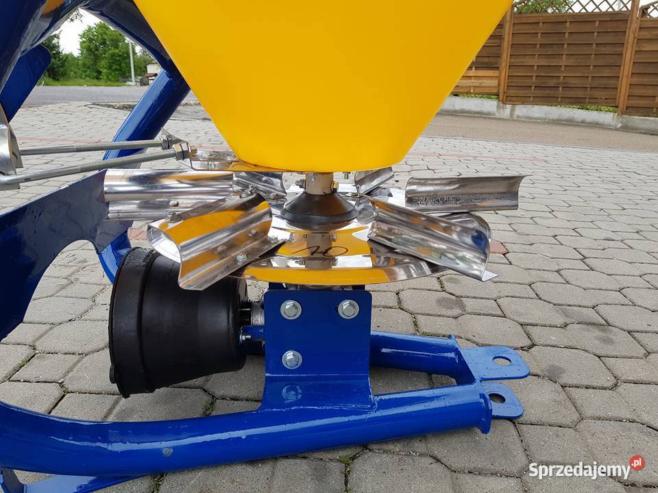 Rozsiewacz 300500L RODA Jednotarczowy Rolnictwo Mielec