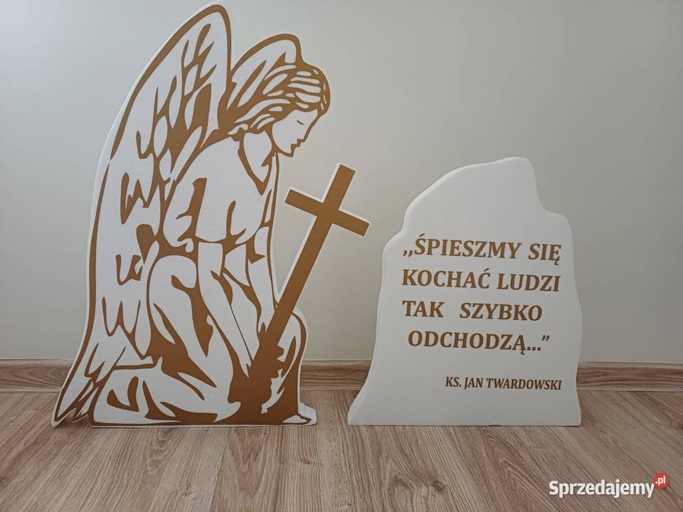 Anioł z krzyżem dekoracja kościół święto wielkopolskie