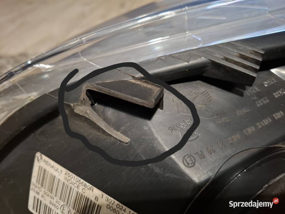 Reflektor lampa przód przednia prawa Renault Lampy przednie Żuromin