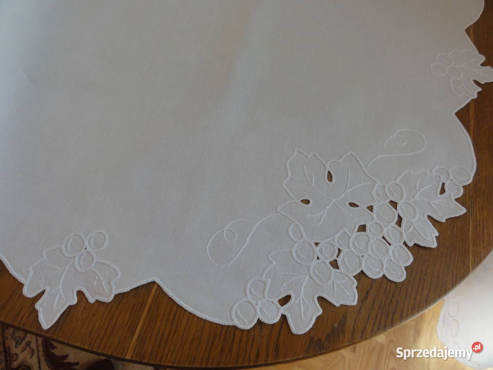 Obrus owalny w winogrona ręcznie wykonany haft Lublin