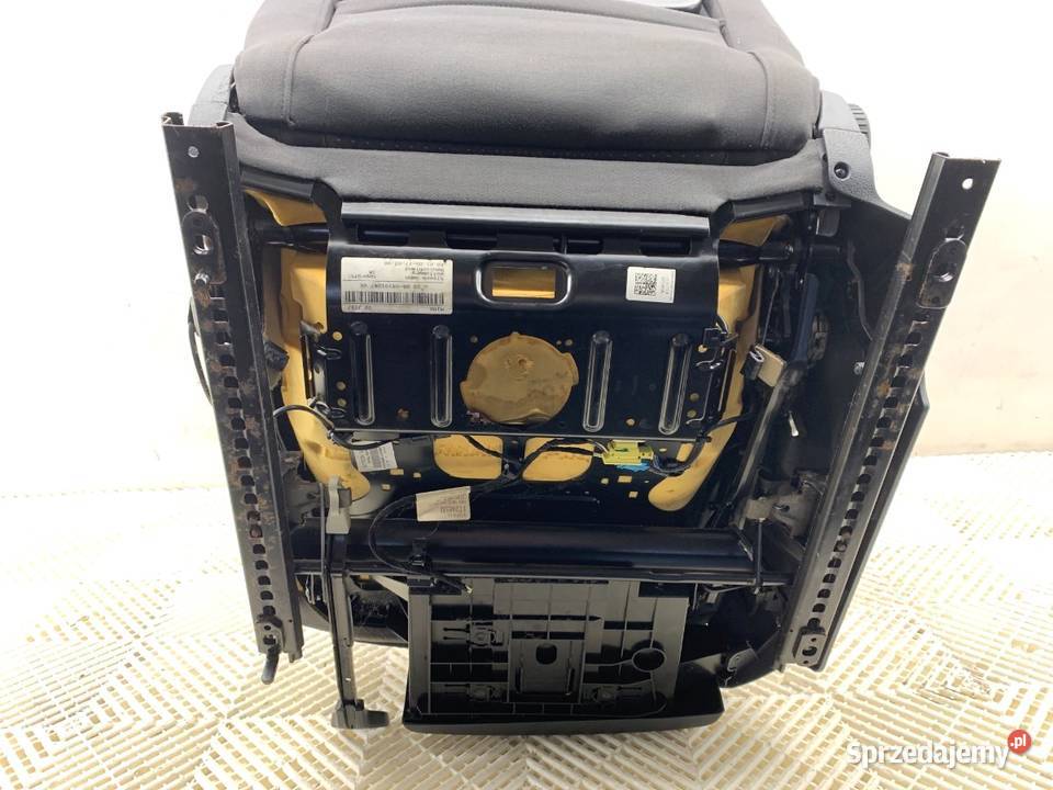 FOTEL PRAWY PRZÓD VW TOURAN Minivan 0310